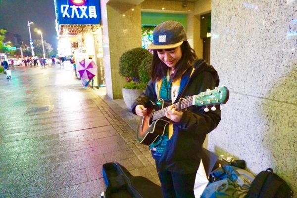 一番詳しい 世界一周 バックパッカーの 持ち物 服装 女子 まとめ 旅するシンガーソングライター 内田美穂